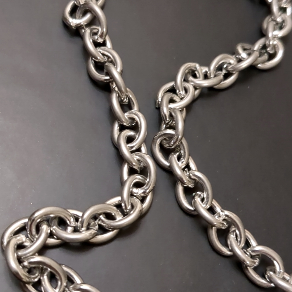GUESS SILVER NECKLACE - Picture 5 of 6